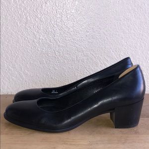 Ecco Black Leather Round Toe Block Heel Women’s 10